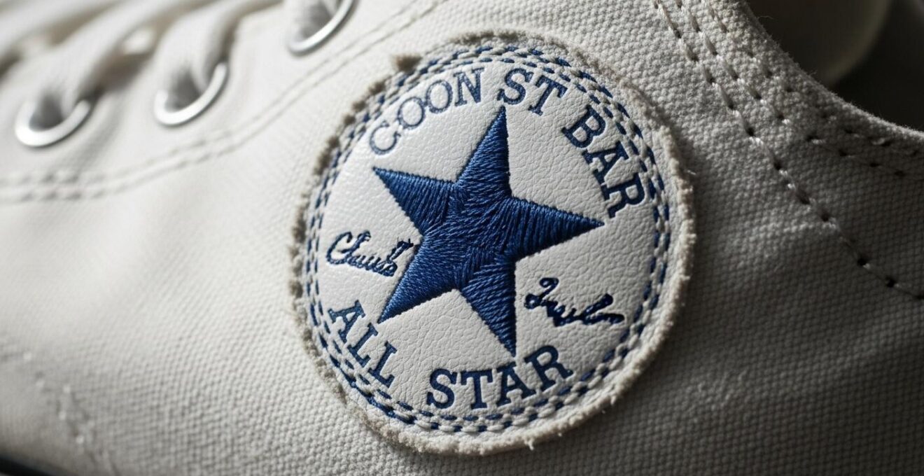 Gros plan en photographie réaliste d'une basket Chuck Taylor All Star vintage avec son patch étoile emblématique